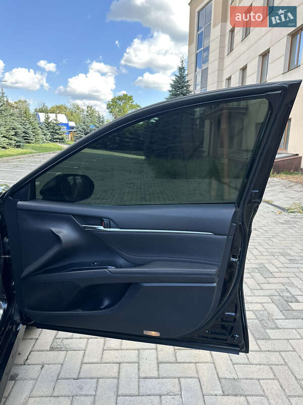 Седан Toyota Camry 2017 в Харькове