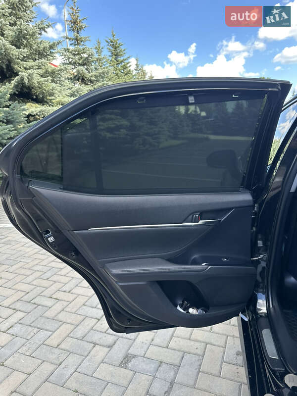 Седан Toyota Camry 2017 в Харькове