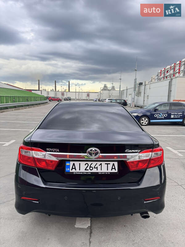 Седан Toyota Camry 2011 в Киеве