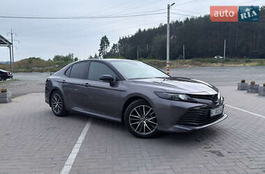 Седан Toyota Camry 2020 в Києві