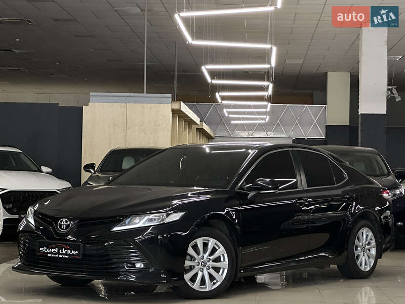 Toyota Camry 2019