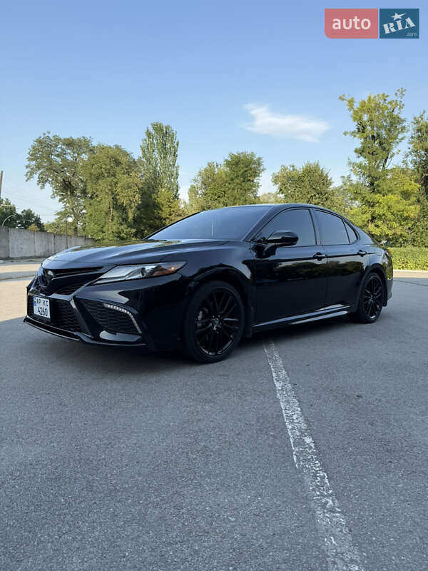 Седан Toyota Camry 2021 в Запорожье