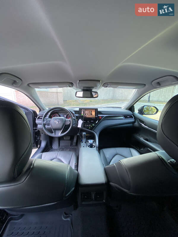 Седан Toyota Camry 2021 в Запорожье