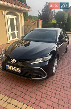 Седан Toyota Camry 2023 в Виннице