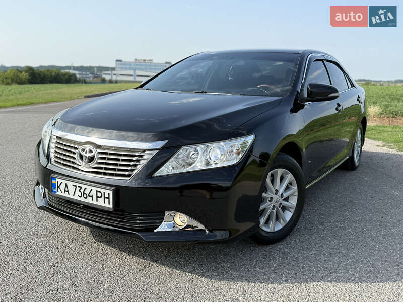 Седан Toyota Camry 2013 в Виннице