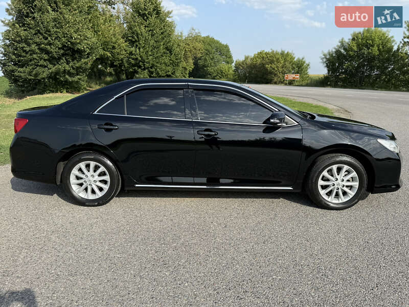 Седан Toyota Camry 2013 в Виннице