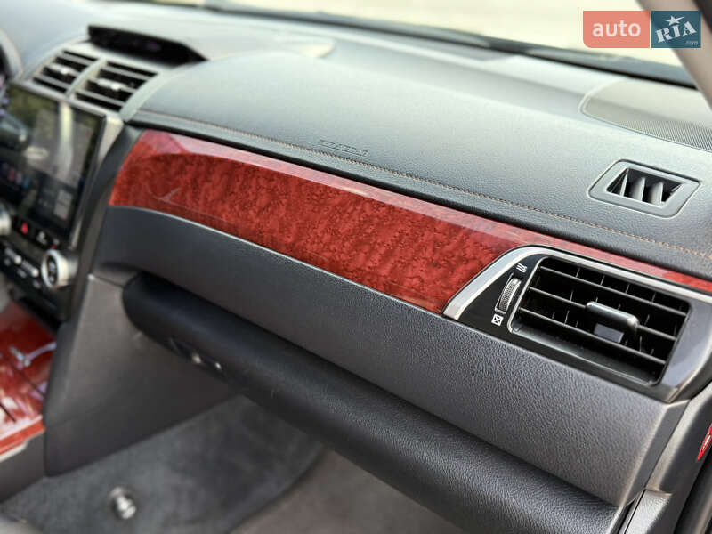 Седан Toyota Camry 2013 в Виннице