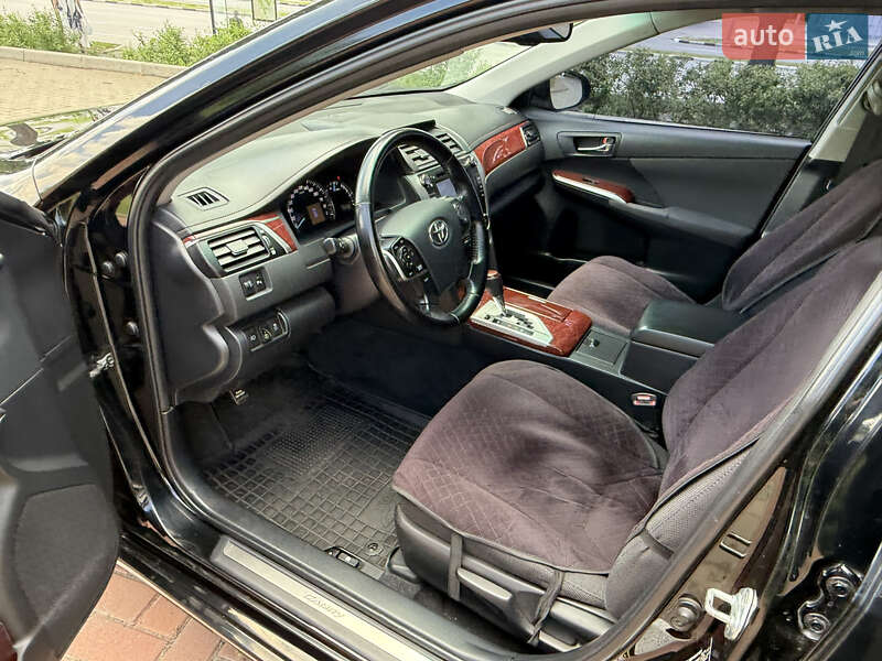 Седан Toyota Camry 2014 в Харькове