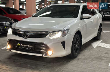 Седан Toyota Camry 2015 в Киеве