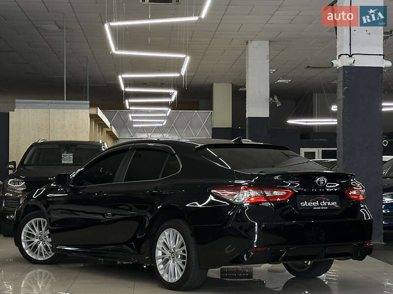 Седан Toyota Camry 2019 в Миколаєві