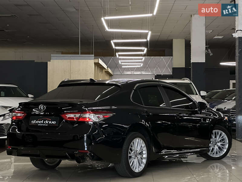 Седан Toyota Camry 2019 в Миколаєві