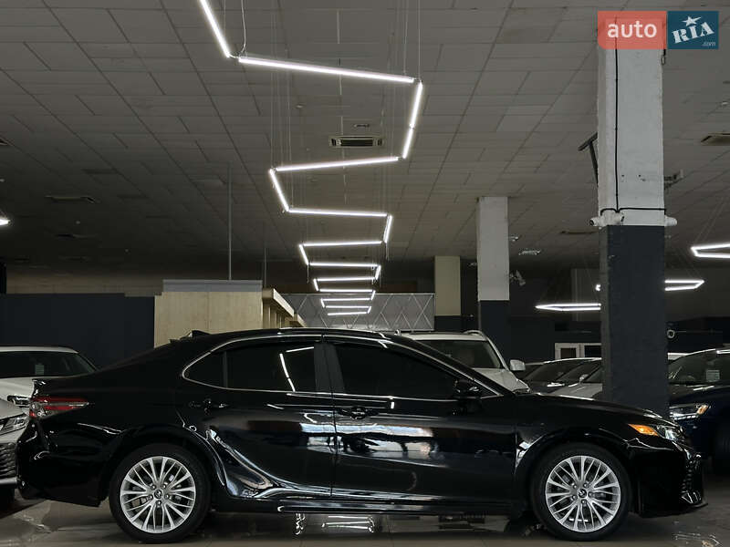 Седан Toyota Camry 2019 в Миколаєві