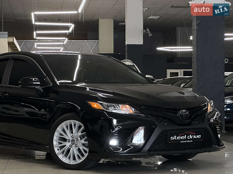 Седан Toyota Camry 2019 в Миколаєві