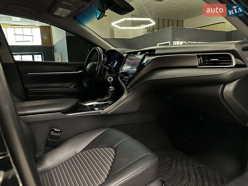 Седан Toyota Camry 2019 в Миколаєві