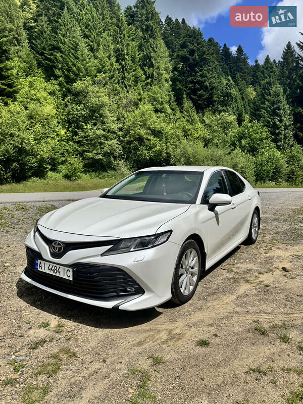 Седан Toyota Camry 2019 в Обухове