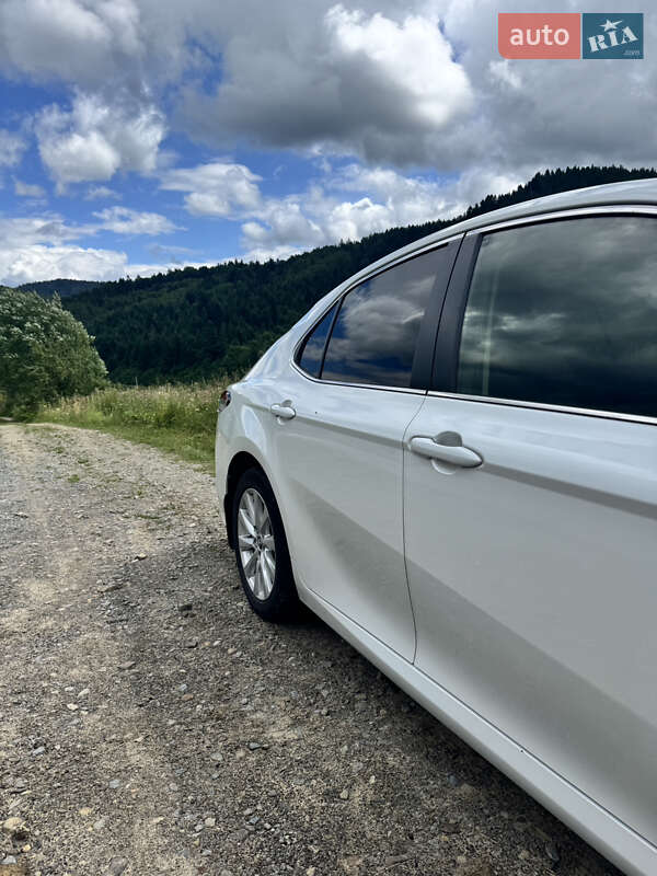 Седан Toyota Camry 2019 в Обухове