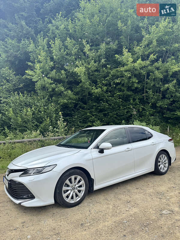 Седан Toyota Camry 2019 в Обухове
