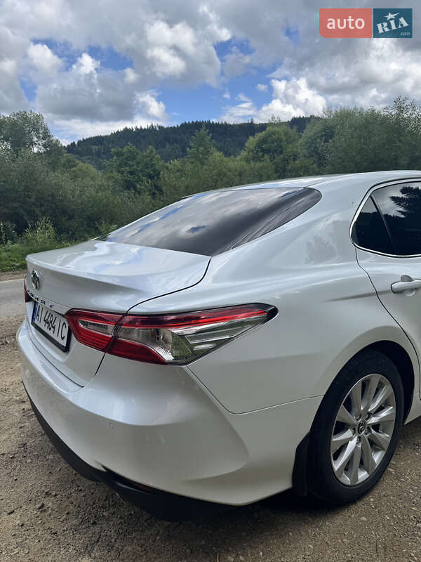 Седан Toyota Camry 2019 в Обухове