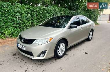 Седан Toyota Camry 2013 в Києві