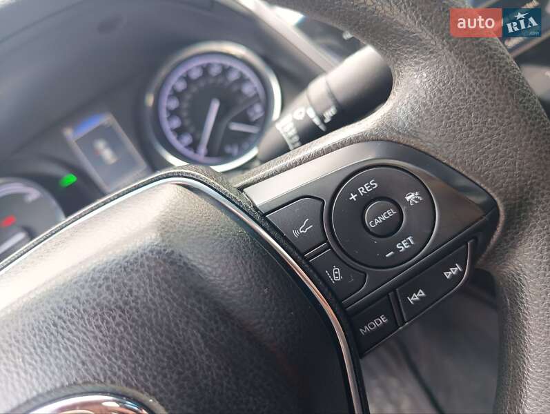 Седан Toyota Camry 2019 в Одессе