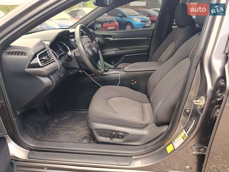 Седан Toyota Camry 2019 в Одессе