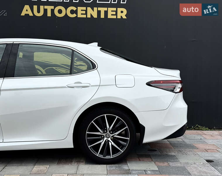 Седан Toyota Camry 2021 в Киеве