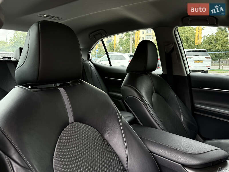 Седан Toyota Camry 2021 в Киеве