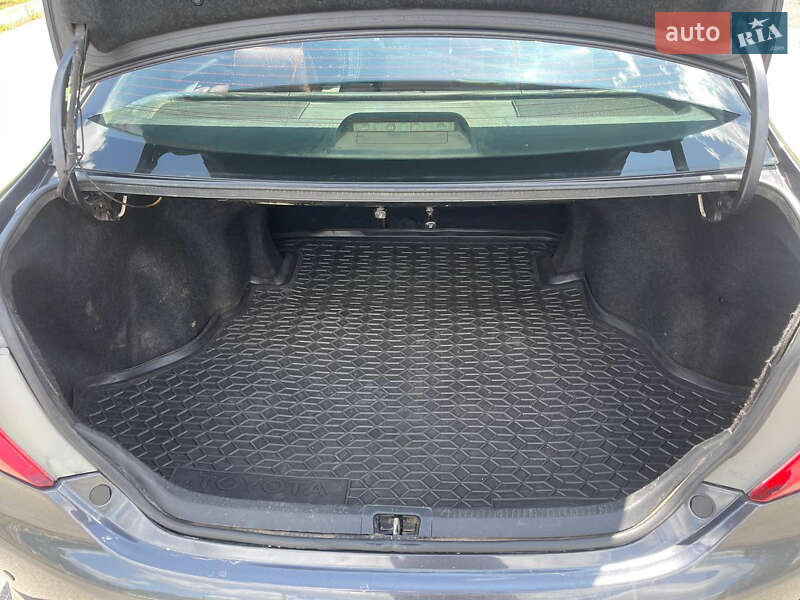 Седан Toyota Camry 2015 в Львове