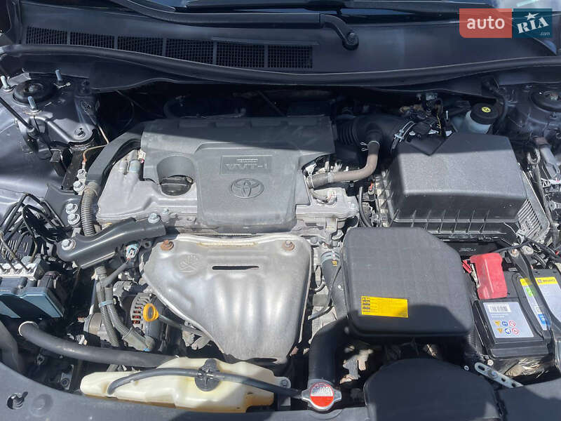 Седан Toyota Camry 2015 в Львове