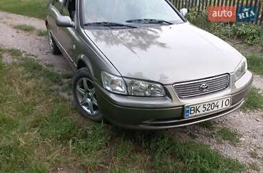 Седан Toyota Camry 2000 в Полтаві