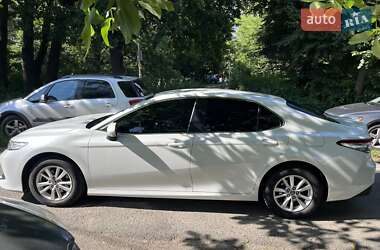 Седан Toyota Camry 2018 в Киеве
