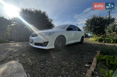 Седан Toyota Camry 2015 в Покрове