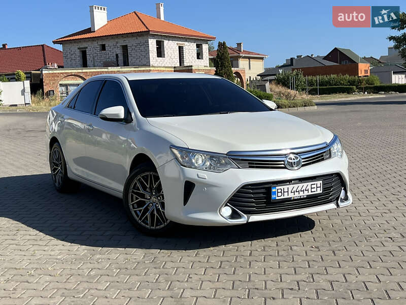 Седан Toyota Camry 2016 в 