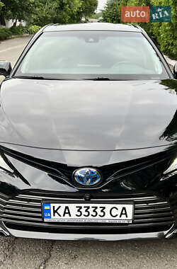 Седан Toyota Camry 2023 в Киеве