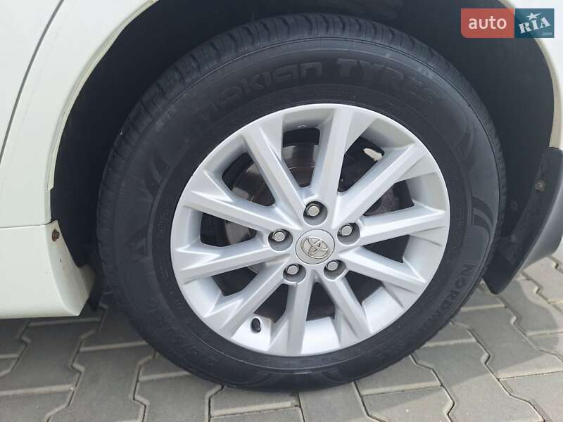 Седан Toyota Camry 2015 в Дніпрі