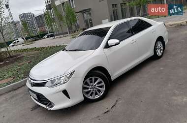 Седан Toyota Camry 2015 в Киеве