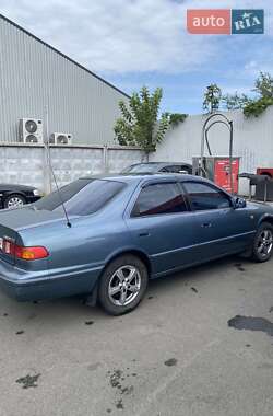 Седан Toyota Camry 2000 в Києві