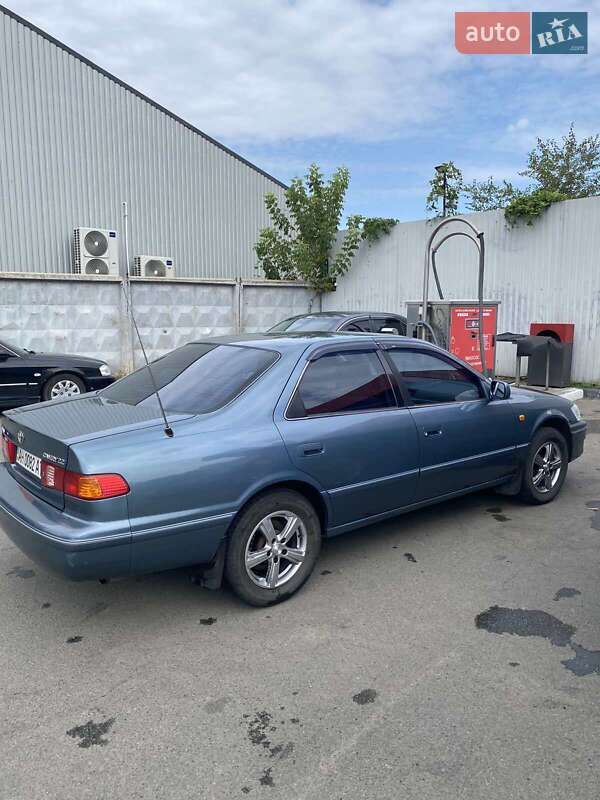 Toyota Camry 2000