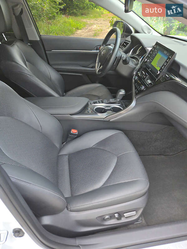 Седан Toyota Camry 2021 в Снятині