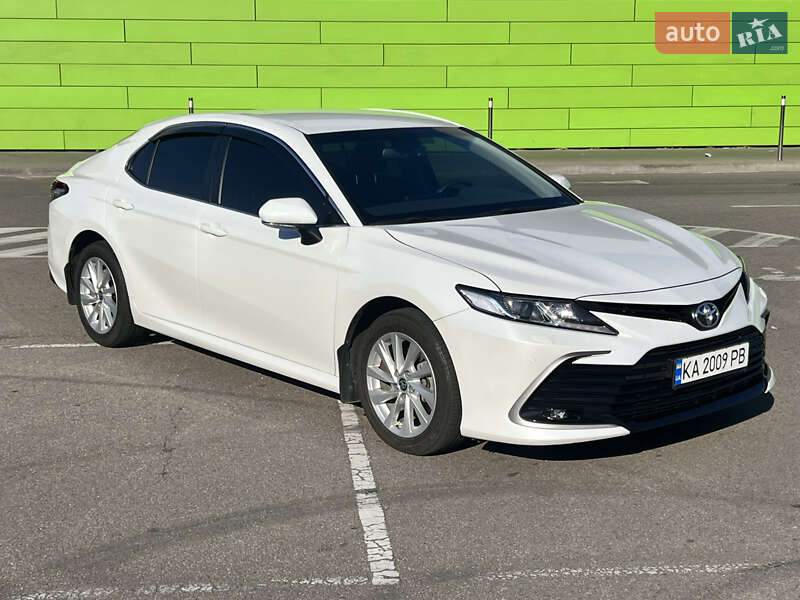 Toyota Camry 2021