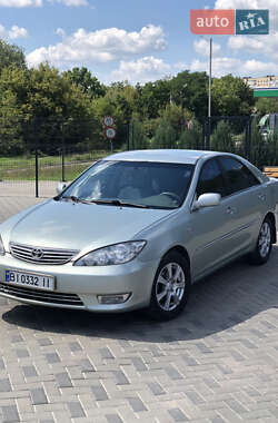 Седан Toyota Camry 2004 в Полтаве