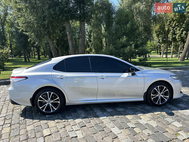 Toyota Camry 2019