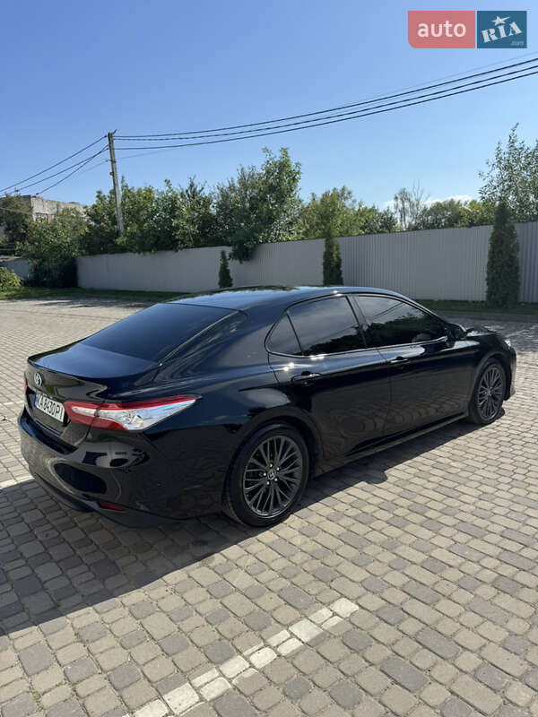 Седан Toyota Camry 2019 в Ивано-Франковске