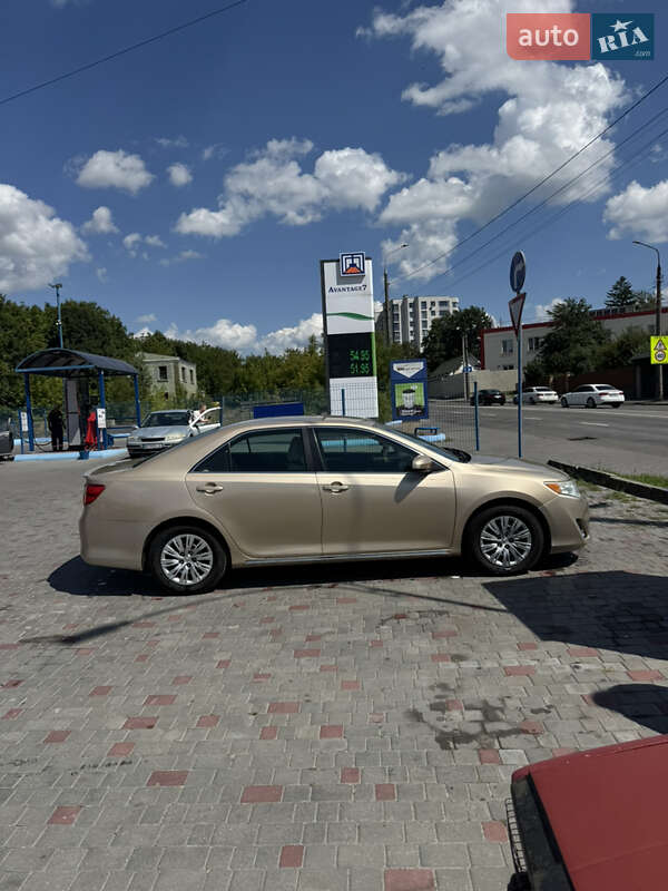 Седан Toyota Camry 2012 в Хмельницком