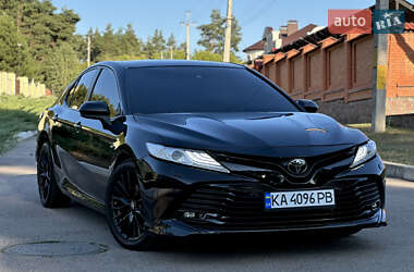 Седан Toyota Camry 2017 в Кропивницком