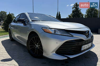 Седан Toyota Camry 2018 в Кагарлыке