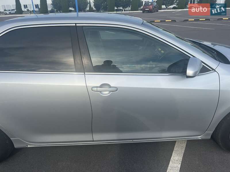 Седан Toyota Camry 2012 в Ужгороді
