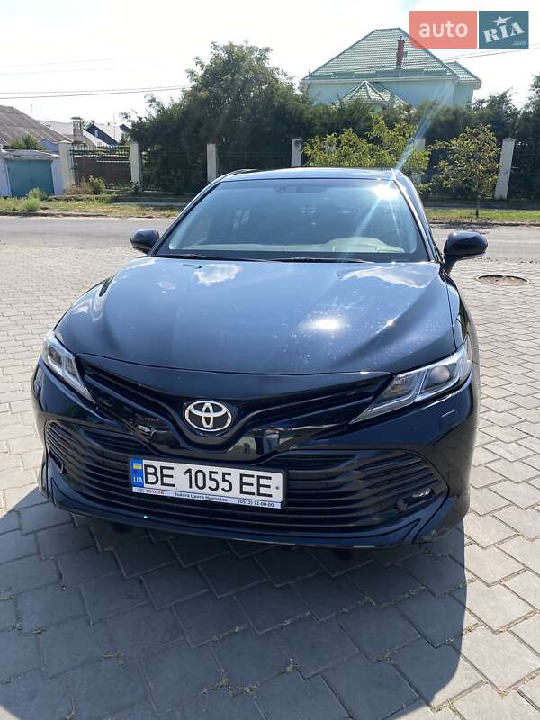 Седан Toyota Camry 2019 в Николаеве