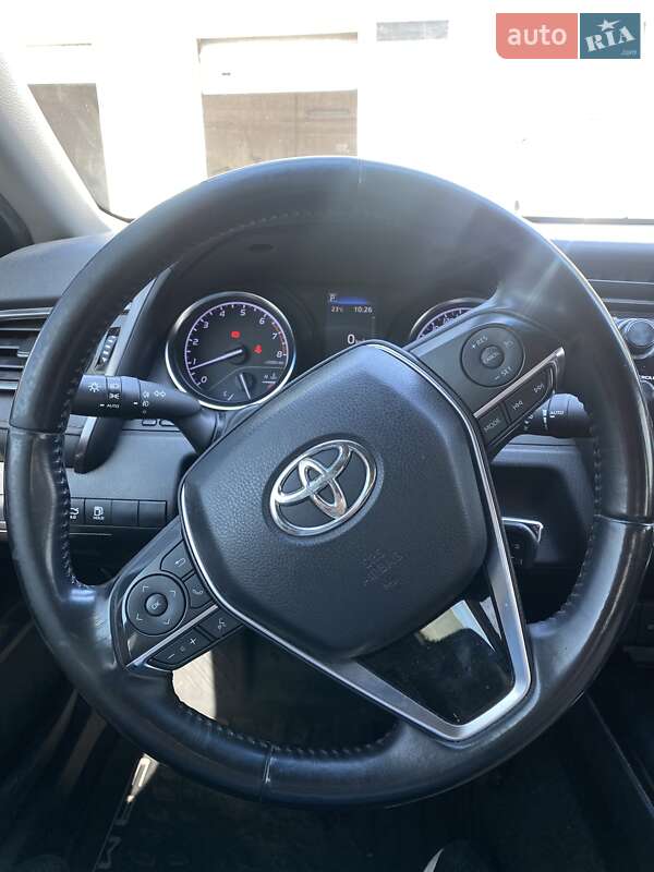 Седан Toyota Camry 2019 в Николаеве