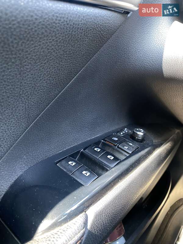 Седан Toyota Camry 2019 в Николаеве